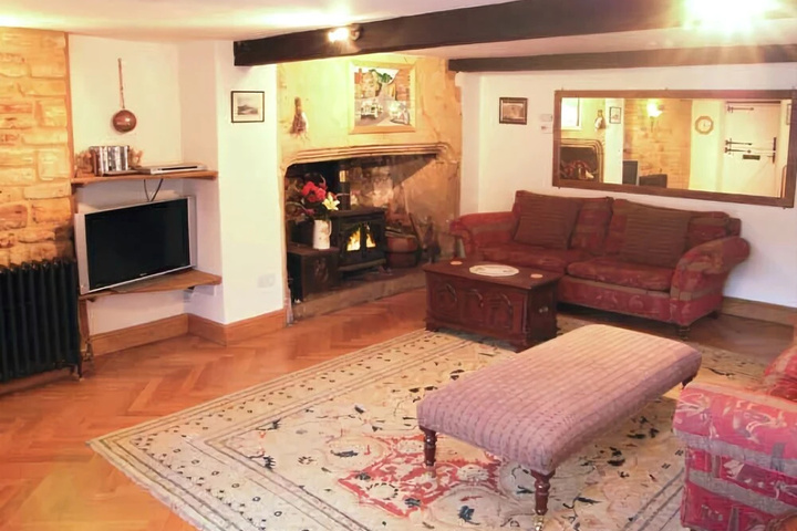 Room 6 of 9