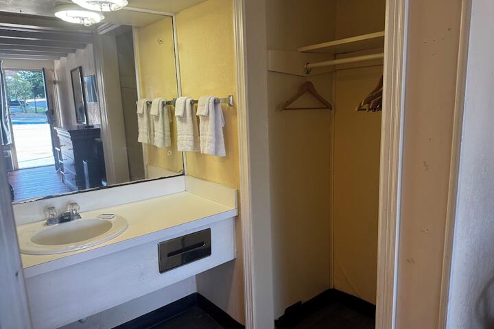 Room 3 of 6