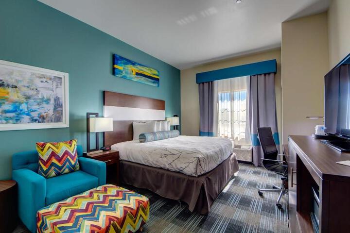 1 King Bed (9 of 11)