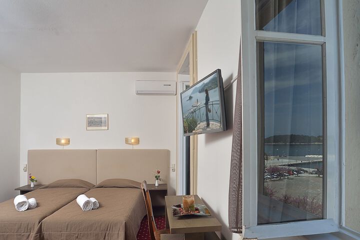 Room 25 of 50