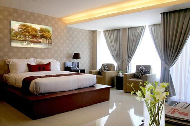 Room 4 of 16