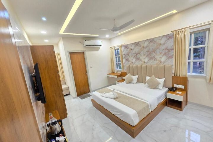 Room 11 of 19
