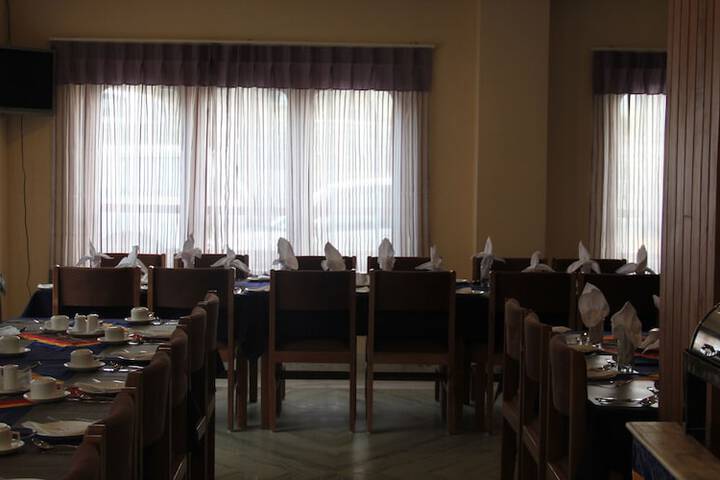 Dining 14 of 33