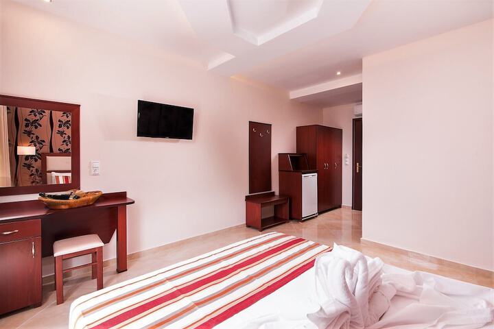 Room 35 of 84