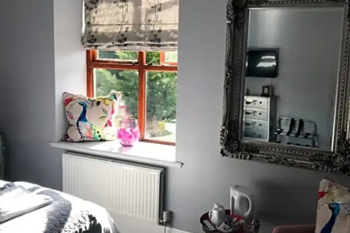 Room 4 of 13