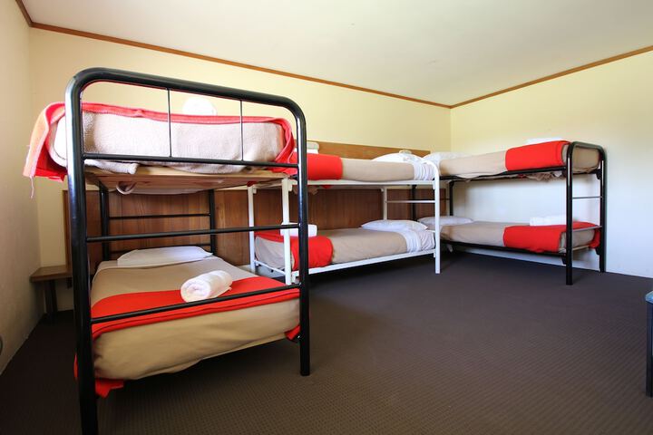 Room 4 of 9