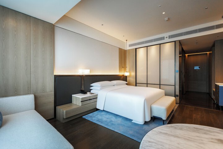 Room 13 of 132
