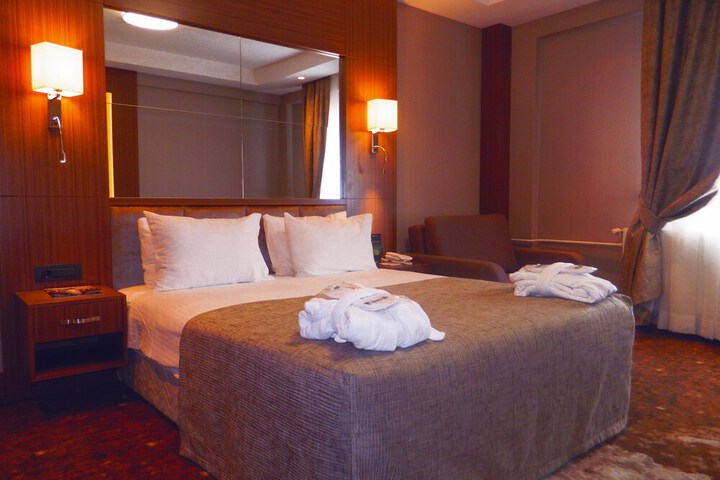 Room 9 of 60