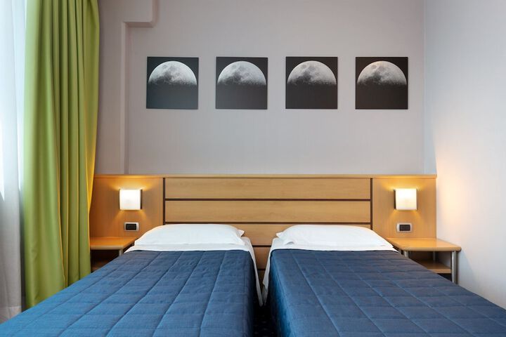Room 30 of 63