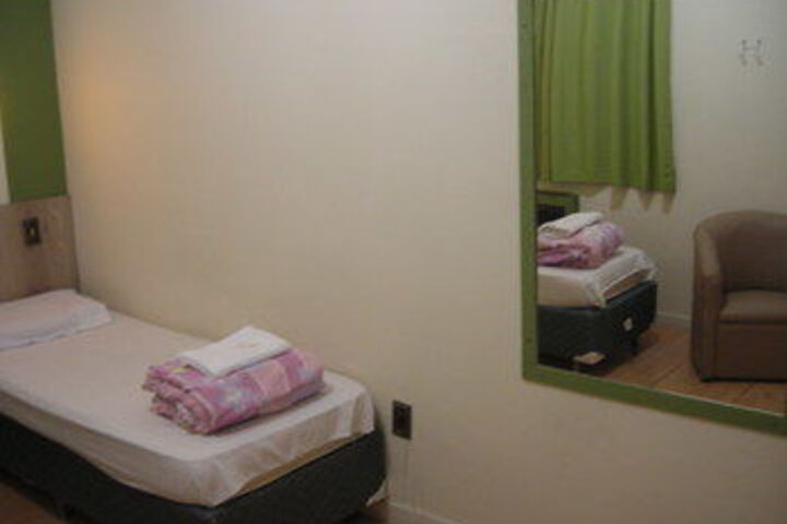Room 13 of 16