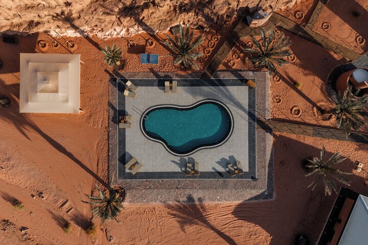 Pool 60 of 160