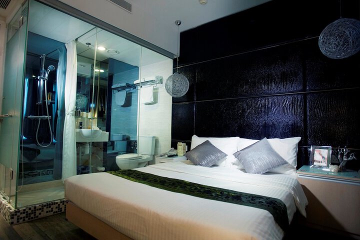 Room 8 of 22