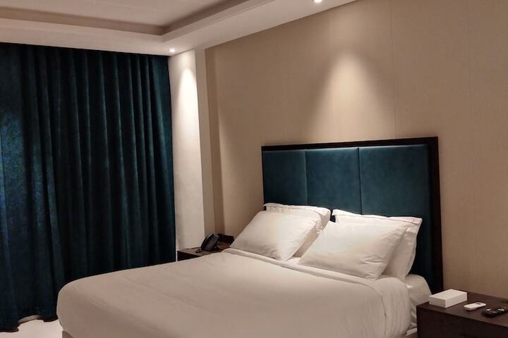 Room 4 of 13