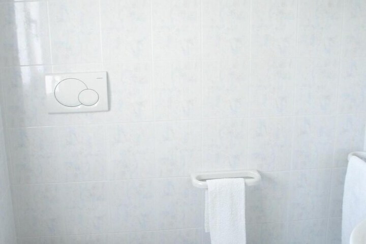 Room 8 of 15