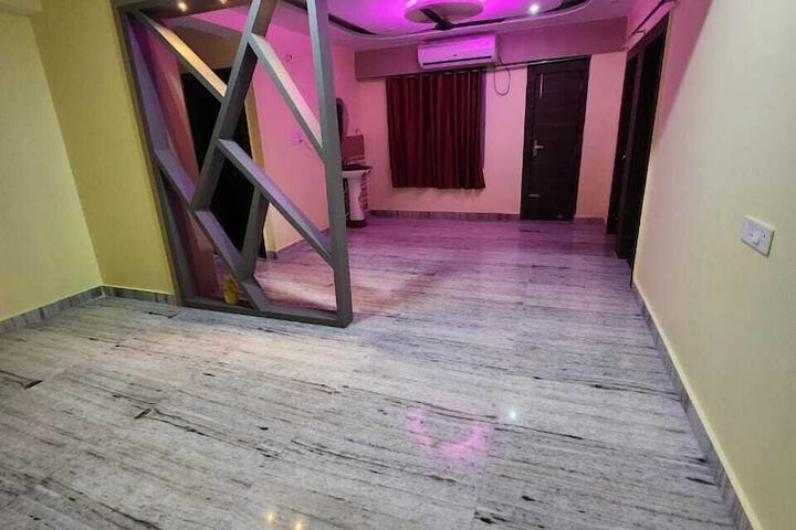 Room 10 of 12