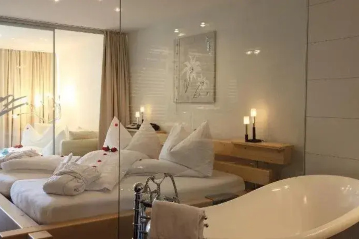 Room 4 of 29