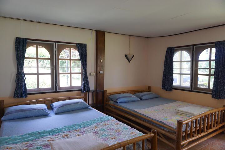 Room 11 of 104