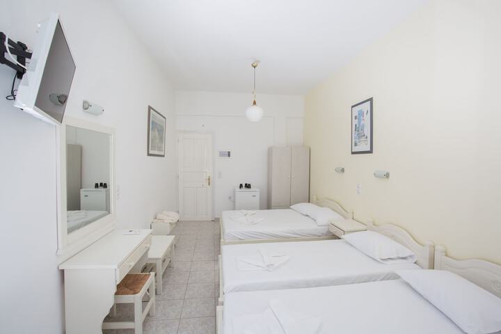 Room 4 of 18