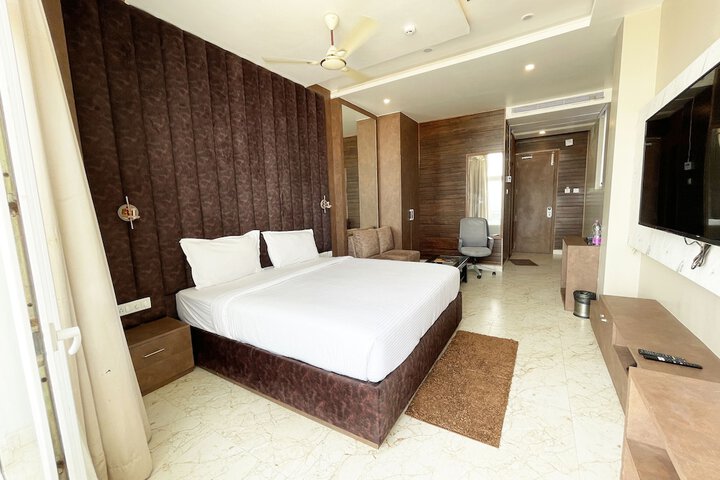 Room 25 of 100