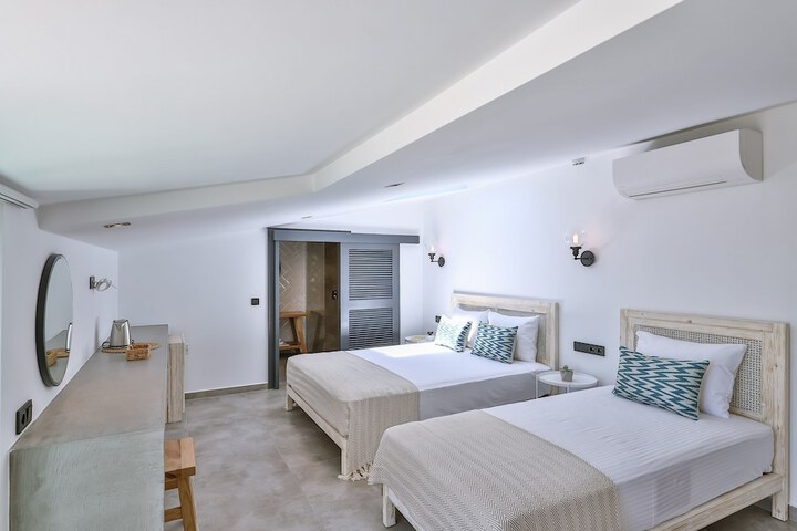 Room 12 of 91