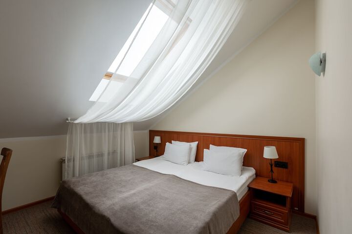 Room 11 of 25