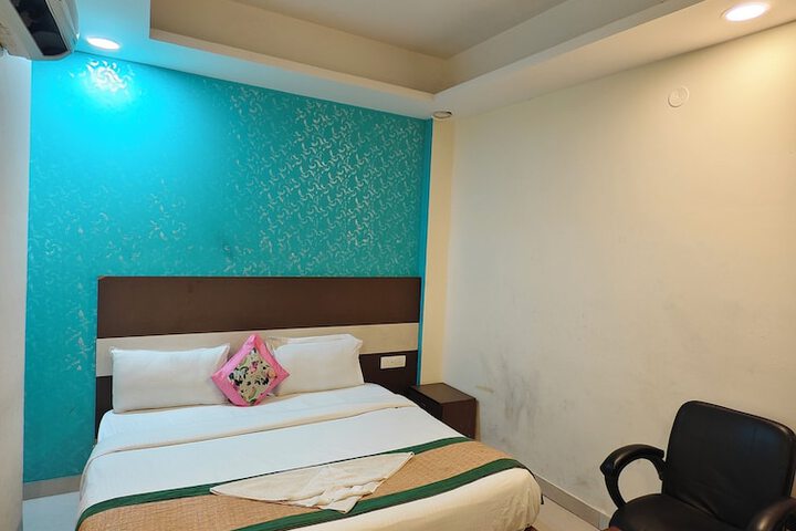 Room 32 of 51