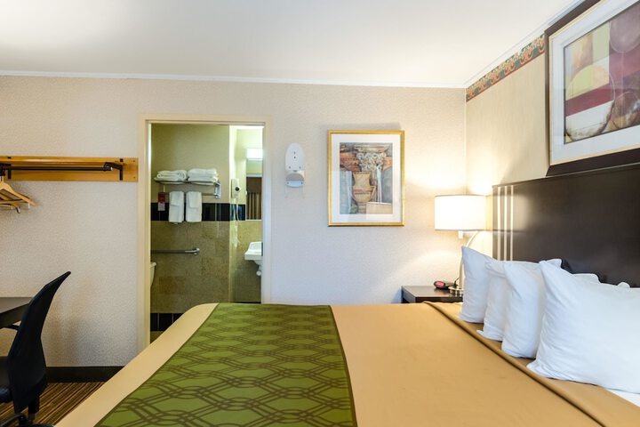Room 8 of 38