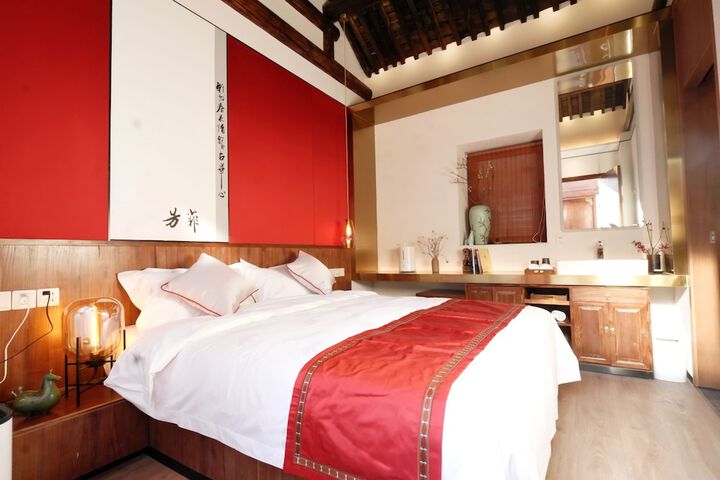 Room 6 of 14