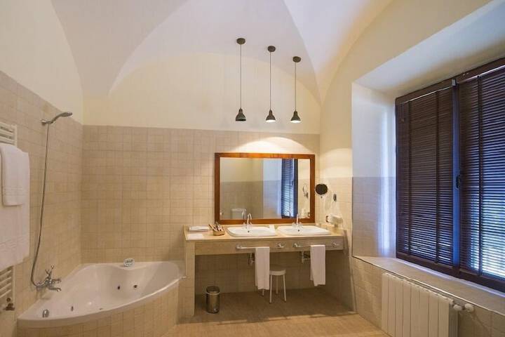 Jetted tub