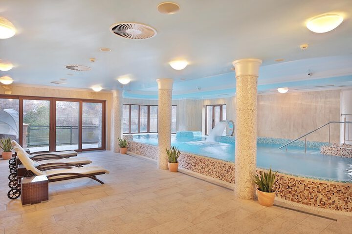 Pool 51 of 108
