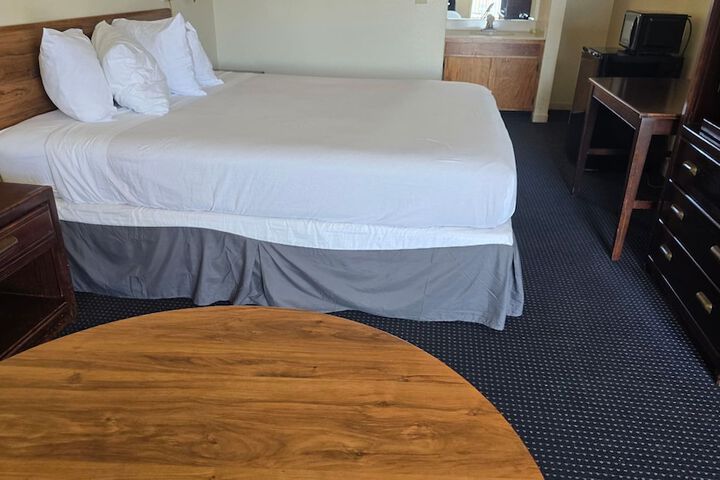 Room 10 of 13