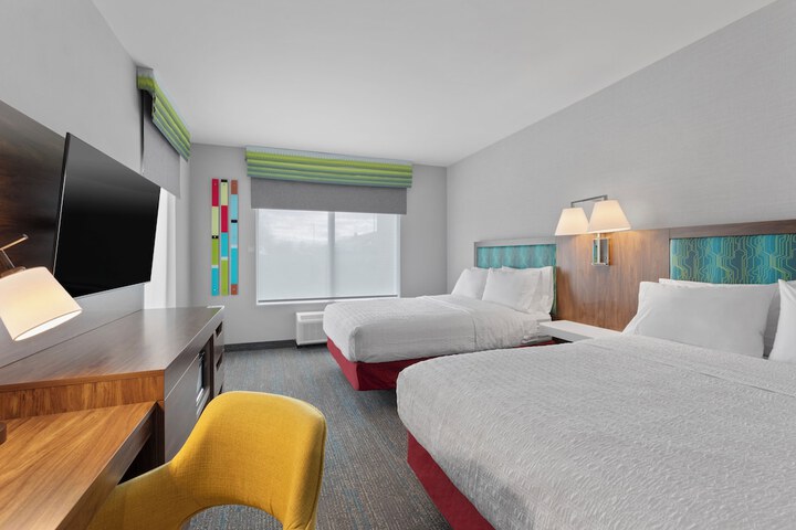 2 Queen Beds (5 of 6)