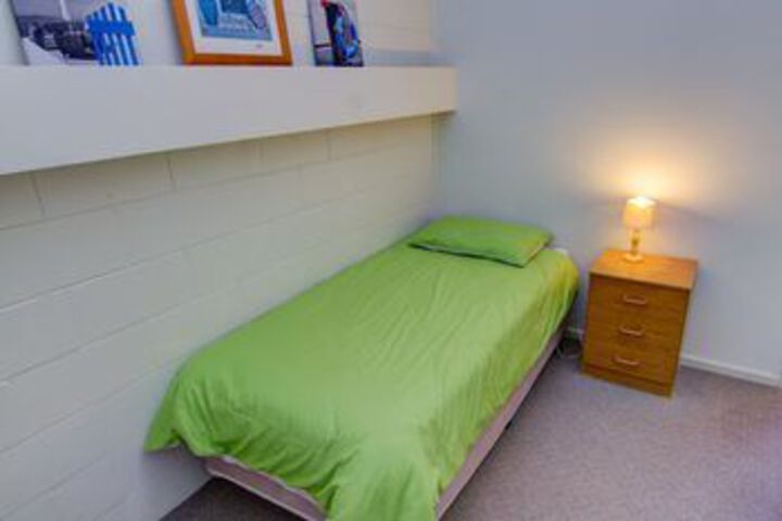 Room 5 of 9