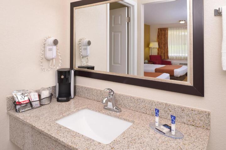 1 Double Bed Deluxe (8 of 16)