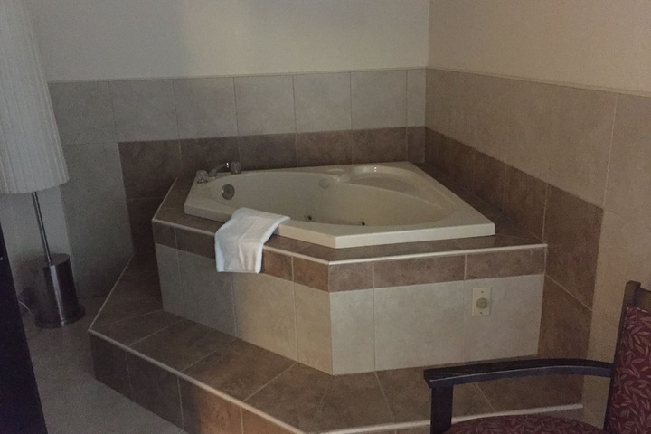 Jetted tub