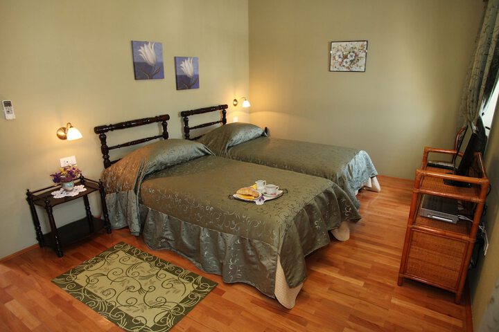 Room 4 of 33