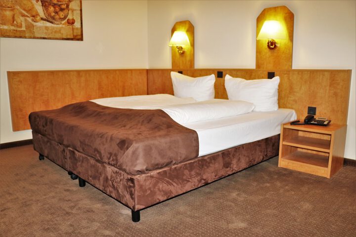 Room 3 of 44