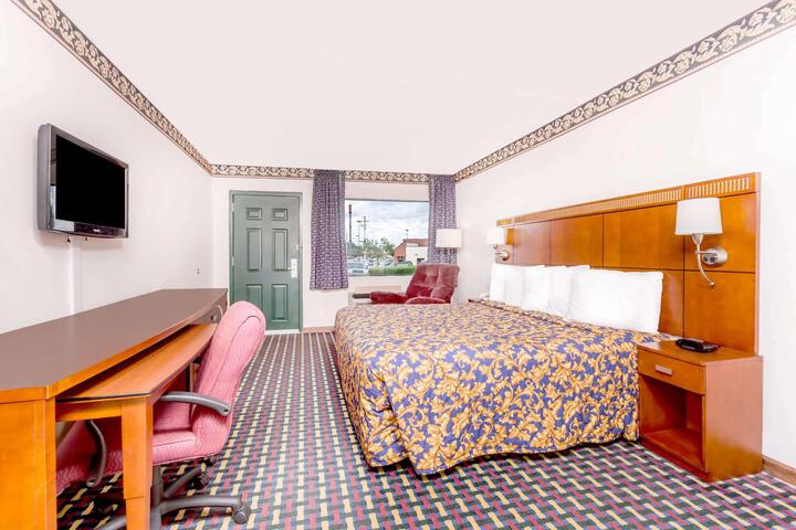 1 King Bed (8 of 12)