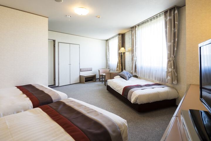 Room 25 of 103