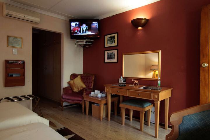 Room 10 of 43