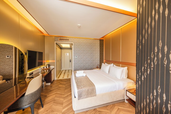 Room 35 of 72
