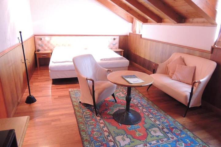 Room 10 of 68