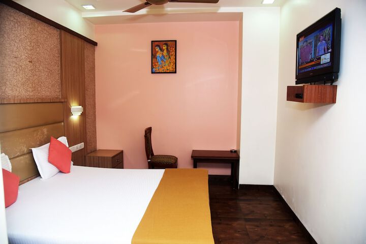 Room 8 of 24