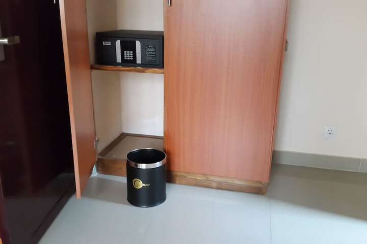 Room 32 of 67