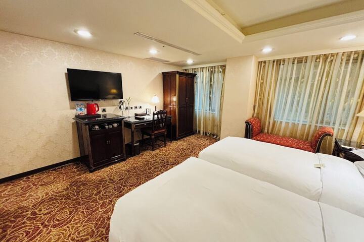 Room 83 of 216