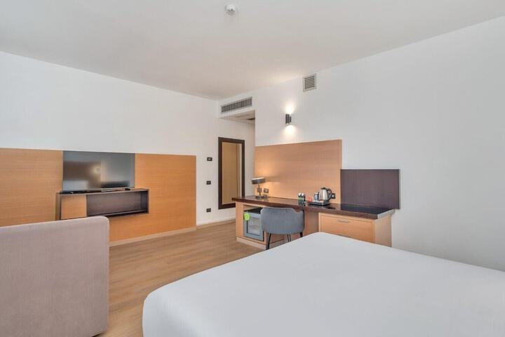 Room 15 of 31