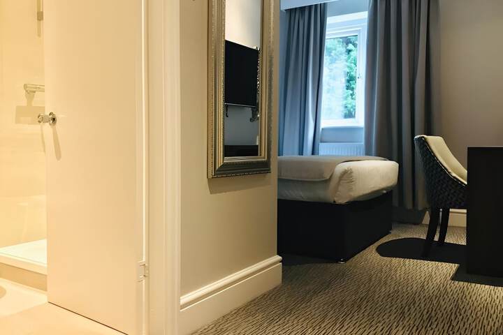Room 53 of 105
