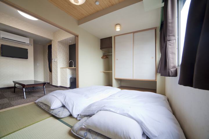 Room 13 of 27