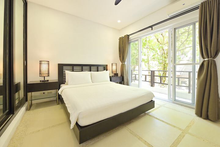 Room 4 of 208