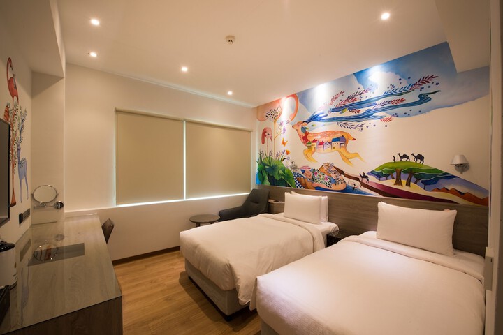 Room 10 of 96